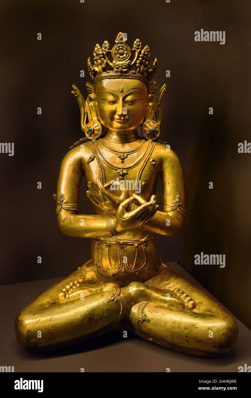 Vajradhara -Tibet 15th -16th secolo il Buddha Vajradhara è una manifestazione divina della totalità degli insegnamenti buddisti ed è accreditato di essere la fonte dei testi tantrici buddisti tibetani Foto Stock