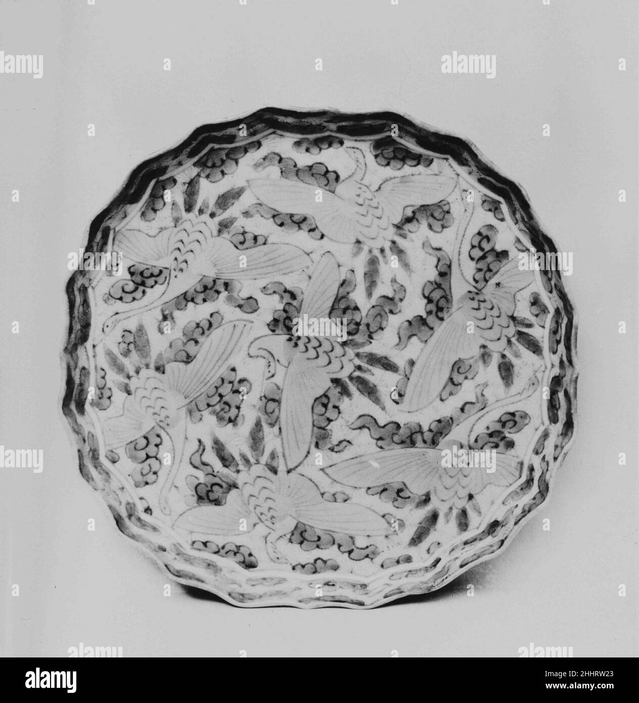 Targa 1800 Giappone. Piastra. Giappone. 1800. Porcellana decorata in blu sotto lo smalto (Arita, tipo Imari). Periodo Edo (1615–1868). Ceramica Foto Stock