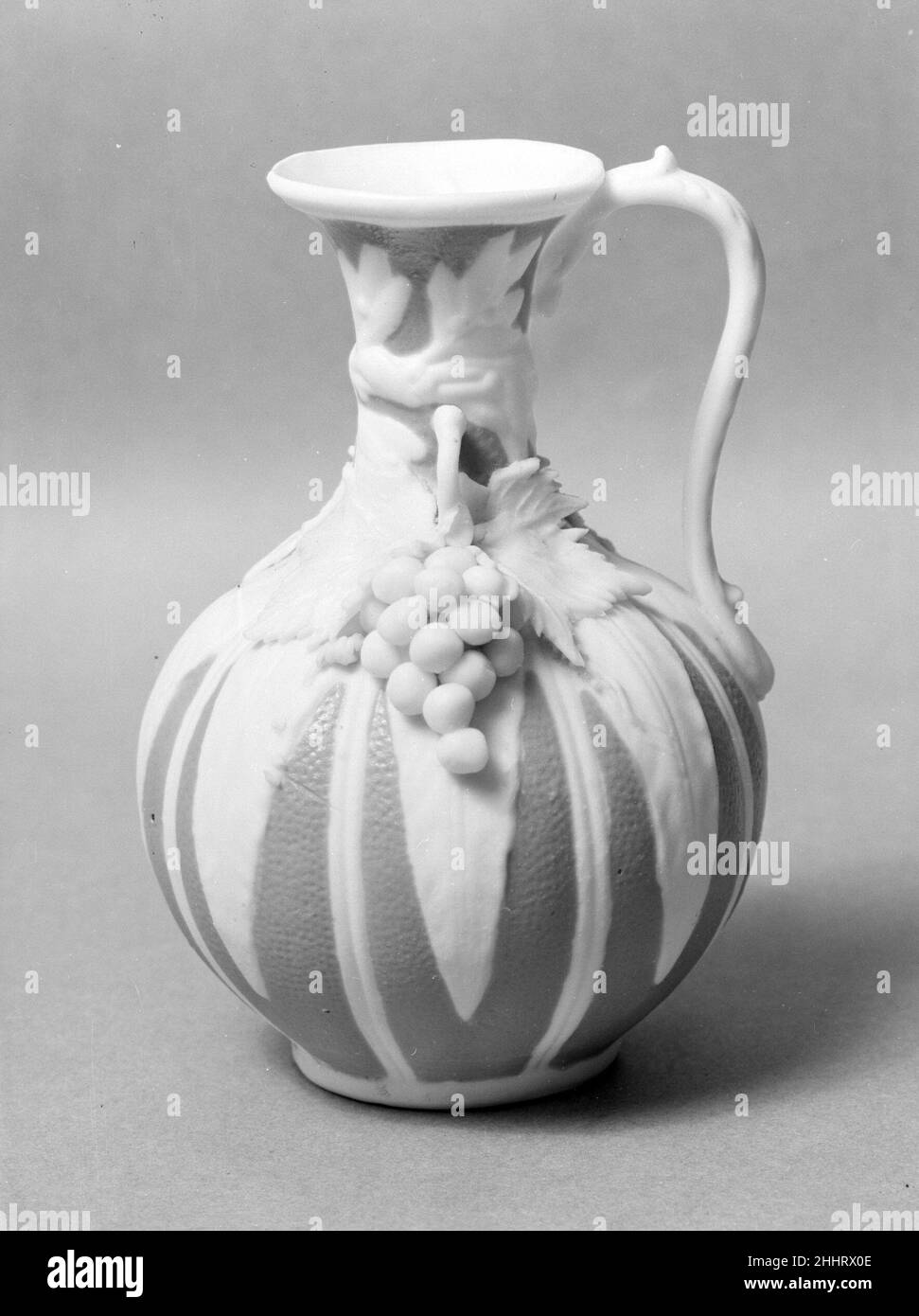 Vaso 1830–70 americano. Vaso. Americano. 1830–70. Porcellana di Parian. Probabilmente fabbricato a Bennington, Vermont, Stati Uniti Foto Stock
