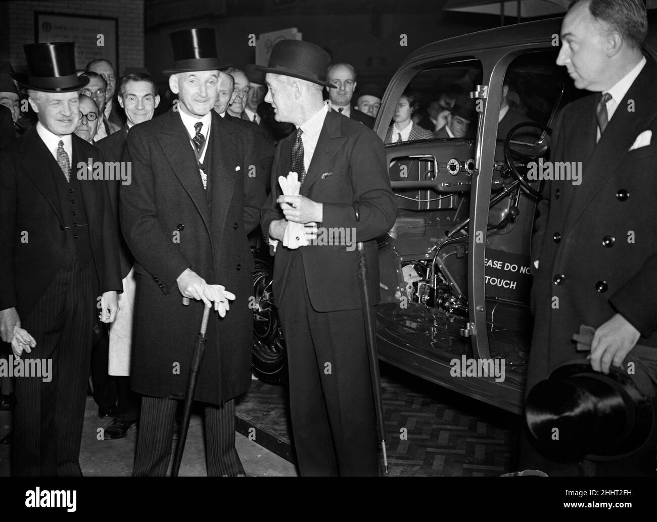 Il British International Motor Show tenuto a Earls Court, Londra, si è tenuto dal 14th al 23rd ottobre 1937. Lord Mayor e Lord Nuffield alla mostra. 14th ottobre 1937. Foto Stock