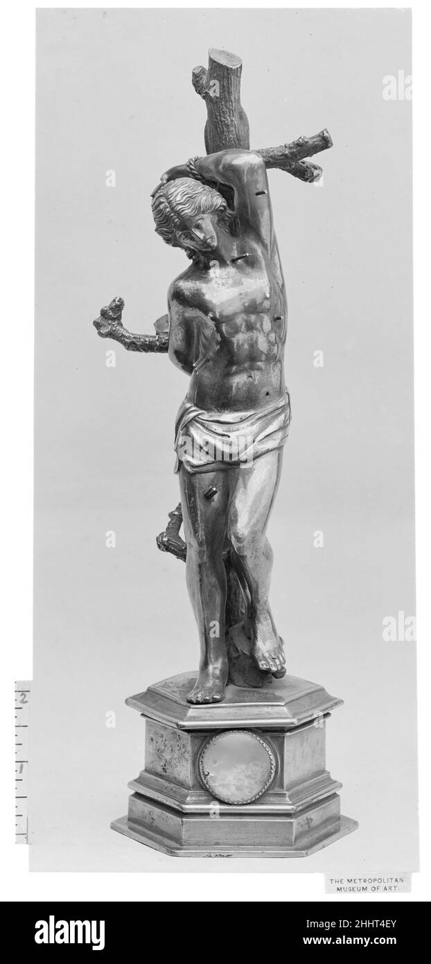 San Sebastiano 17th secolo italiano probabilmente usato come reliquiario in una cappella privata. San Sebastiano. Italiano. 17th secolo. Argento, in parte dorato. Scultura-miniatura Foto Stock