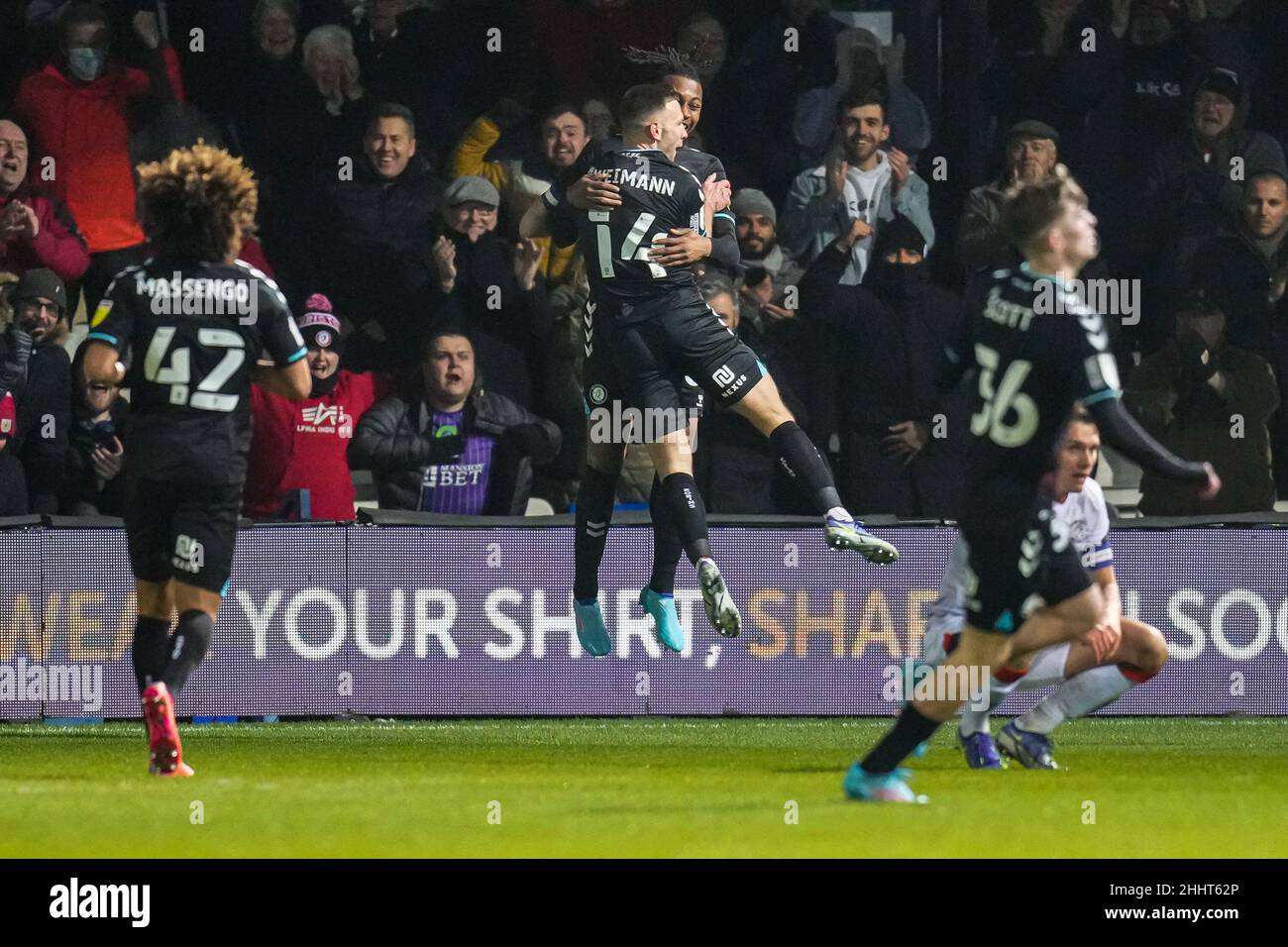 Luton, Regno Unito. 19th Jan 2022. Andreas Weimann (14) di Bristol City festeggia dopo aver ottenuto il primo goal della sua squadra durante la partita del campionato Sky Bet tra Luton Town e Bristol City a Kenilworth Road, Luton, Inghilterra, il 25 gennaio 2022. Foto di David Horn. Credit: Prime Media Images/Alamy Live News Foto Stock