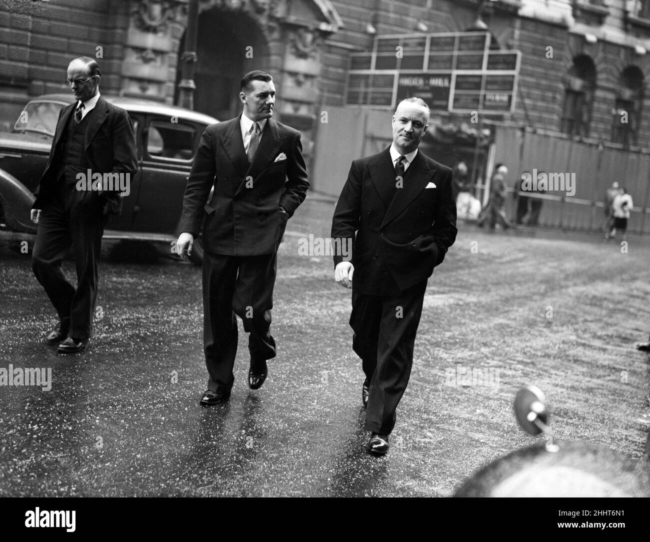 Capo Ispettore Herbert Hannam (a destra) lasciando l'Old Bailey al processo di Teddington omicidi. 28th ottobre 1953. Foto Stock