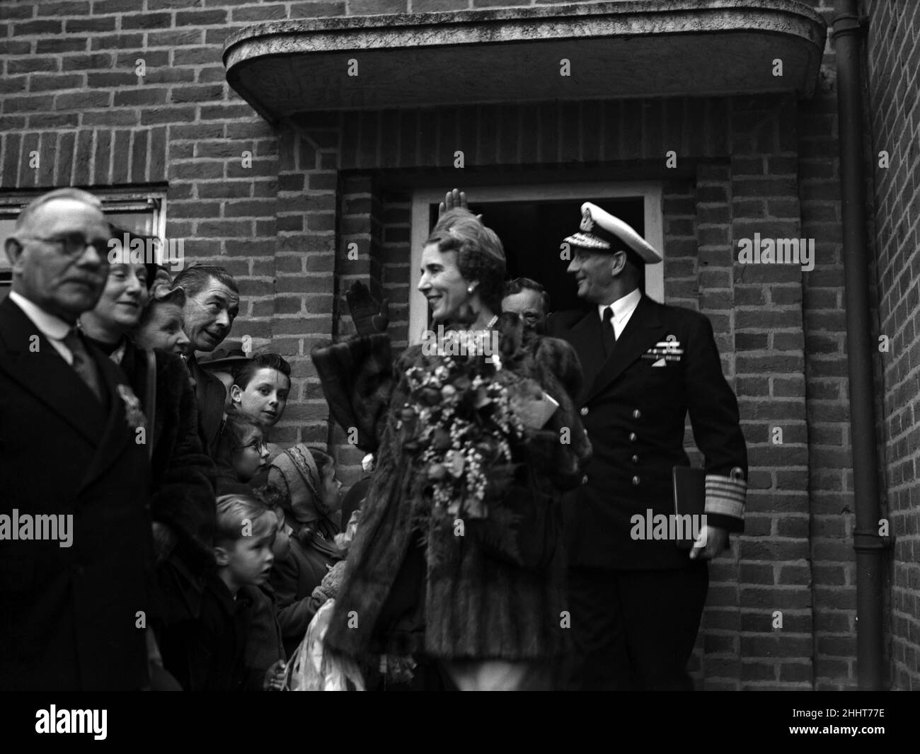La visita di stato del re Federico IX e della regina Ingrid di Danimarca. Nella loro visita a Feltham. 9th maggio 1951. Foto Stock