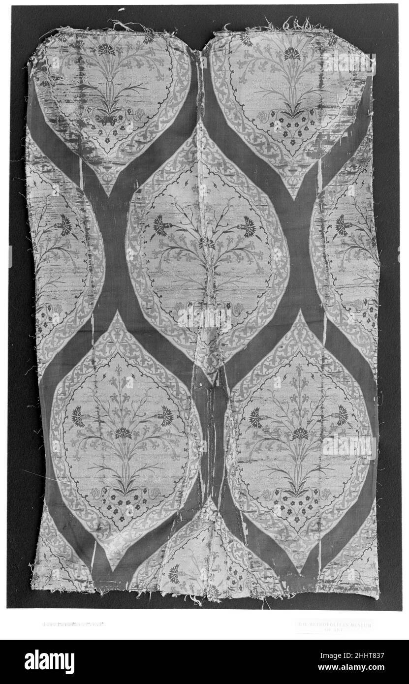 Frammento tessile 16th secolo. Frammento tessile. 16th secolo. Filo di seta e metallo. Attribuito alla Turchia. Tessuti-tessuti Foto Stock