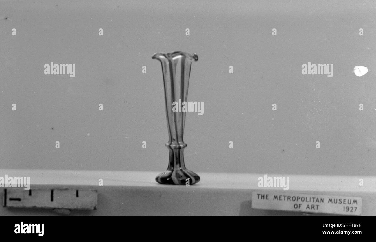 Vaso in miniatura all'inizio del 19th secolo tedesco. Vaso in miniatura. Tedesco. Inizio 19th secolo. Vetro. Vetro Foto Stock