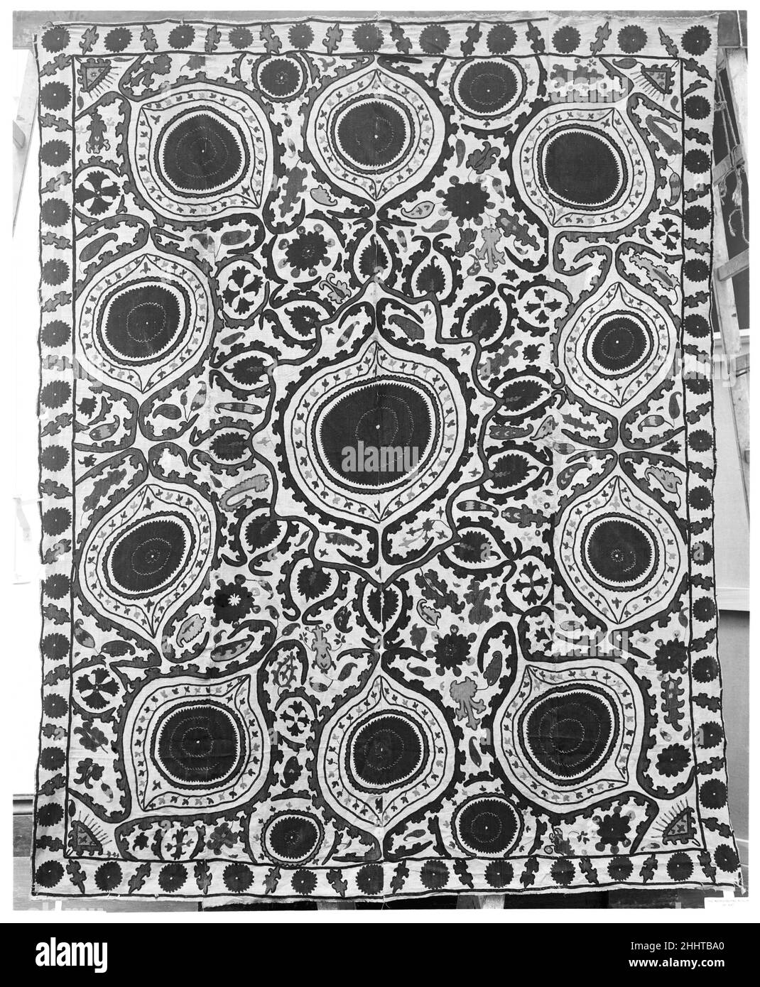 Copertura 19th secolo. Coperchio. 19th secolo. Seta su lino. Attribuito all'attuale Uzbekistan, Bukhara. Tessuti ricamati Foto Stock