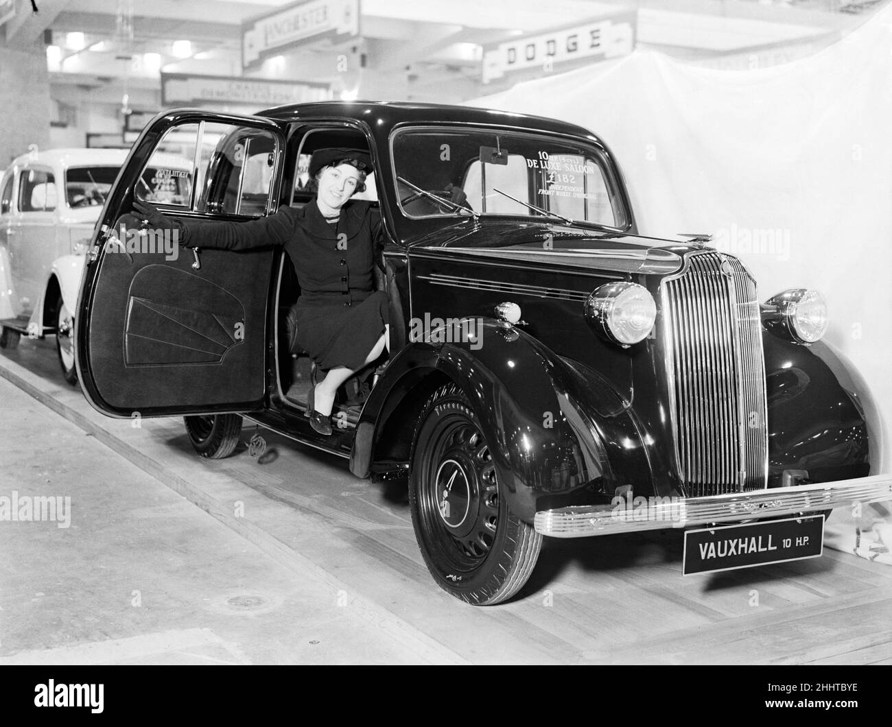 Il British International Motor Show tenuto a Earls Court, Londra, si è tenuto dal 14th al 23rd ottobre 1937.A Vauxhall 10HP alla fiera. 13th ottobre 1937. Foto Stock