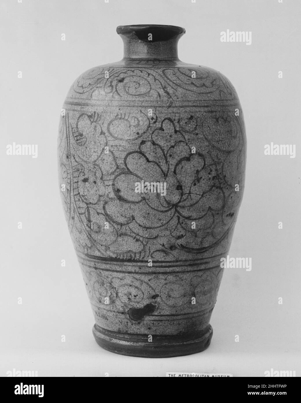 Vaso Cina. Vaso. Cina. Gres con decorazione nera sotto smalto turchese (tipo Cizhou). Dinastia Yuan (1271-1368). Ceramica Foto Stock