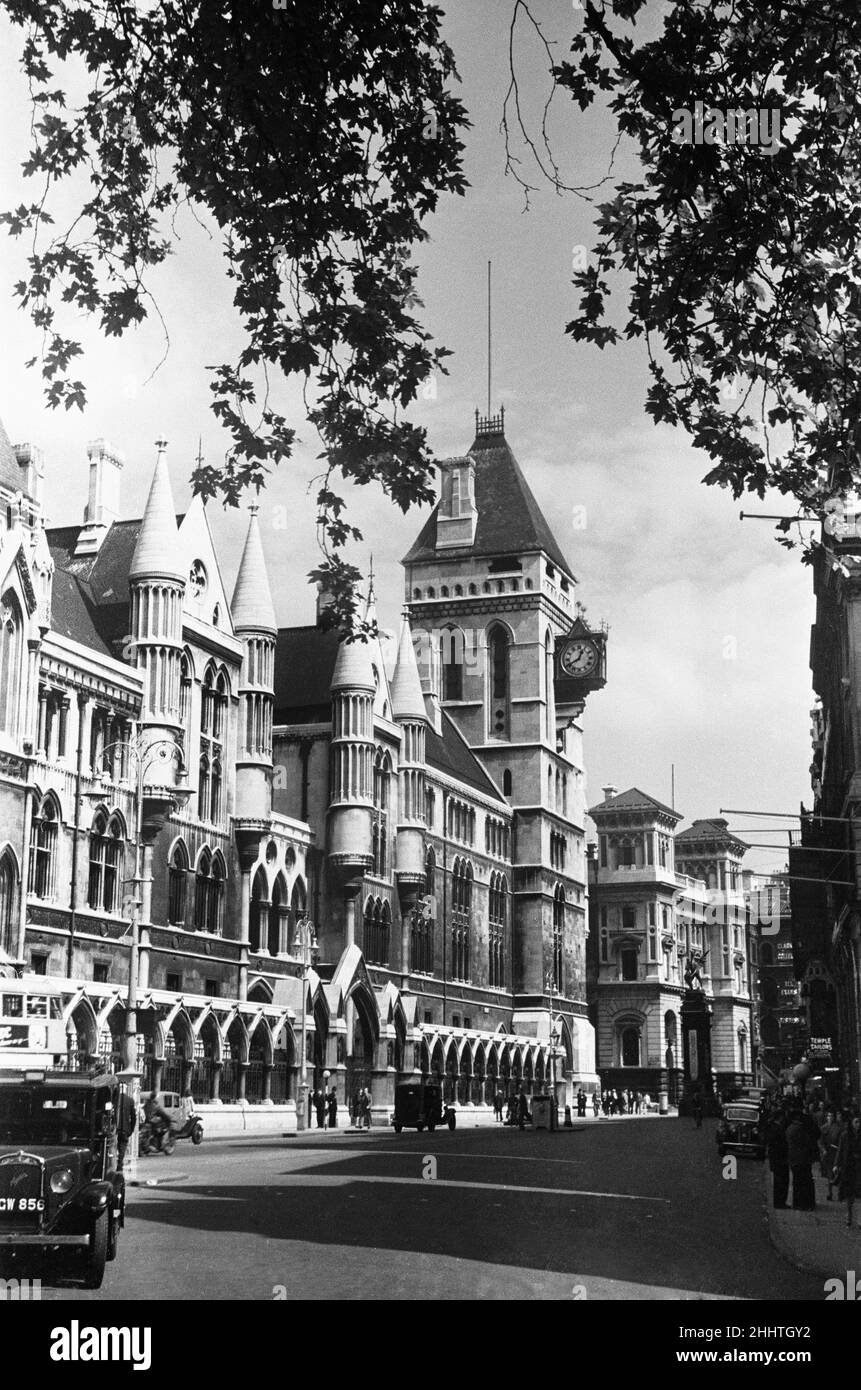 Le corti reali di giustizia, comunemente denominate le corti di legge. Progettato da George Edmund Street, morto prima che fosse completato nel 1870s e aperto dalla Regina Vittoria nel 1882, visto qui nell'agosto 1939 Foto Stock