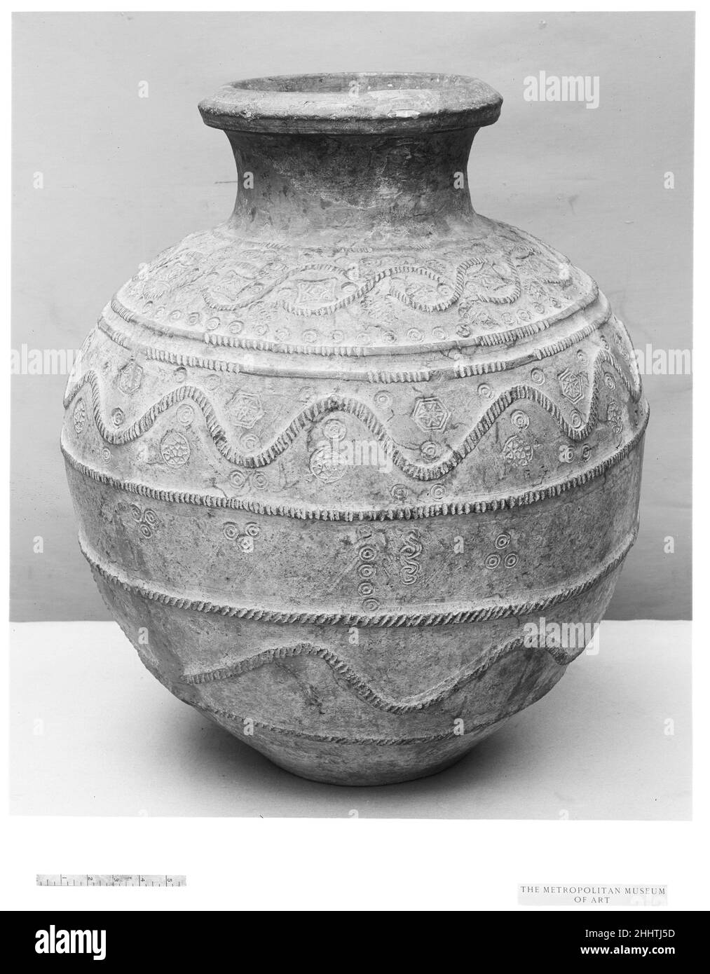 Vaso 13th–14th secolo. Vaso. 13th–14th secolo. Terracotta. Fabbricato in Spagna o in Nord Africa. Ceramica Foto Stock