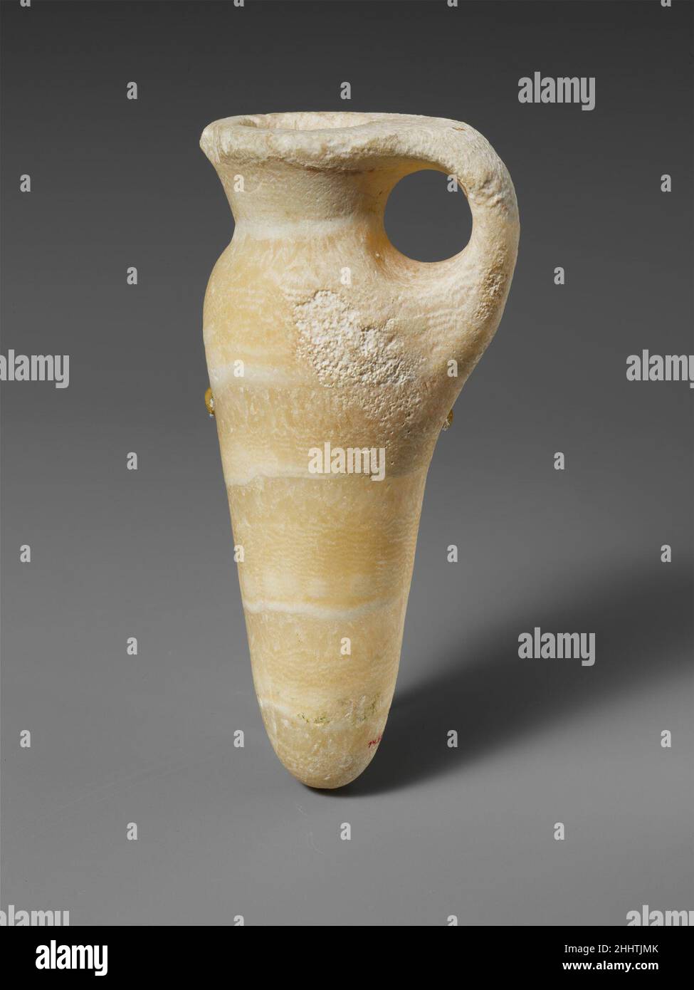 Caraffa alabastro ca. 1450–1200 a.C. in Egitto e nel Levante sono stati rinvenuti vasi ciprioti simili. La forma imita le forme micenee. Caraffa alabastro 243965 Foto Stock