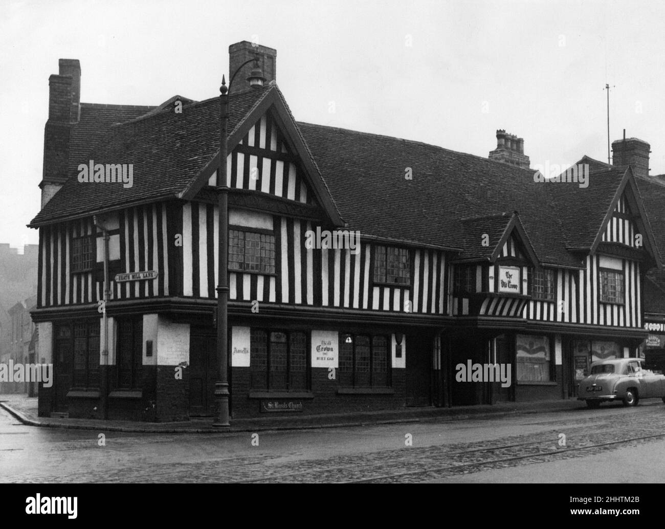 Il pub Old Crown a Deritend, è il più antico edificio secolare di Birmingham, mercoledì 5th novembre 1952. Foto Stock