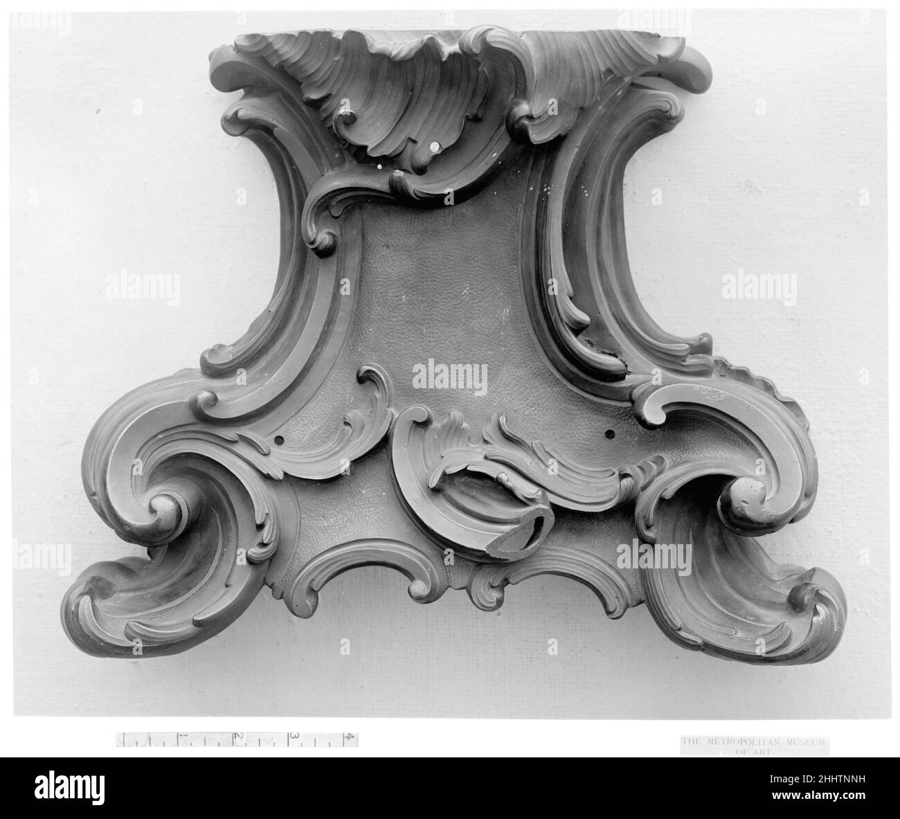 Frammento di frontone 18th secolo francese. Frammento di frontone. Francese. 18th secolo. Bronzo dorato. Bronzo dorato metallizzato Foto Stock