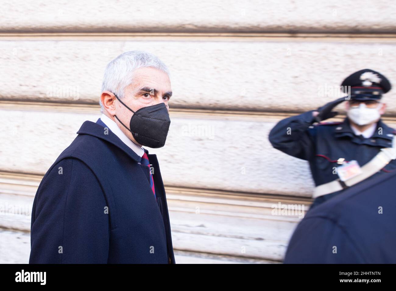 Roma, Italia. 25th Jan 2022. Pierferdinando Casini arriva a Montecitorio Palace per l'elezione del nuovo Presidente della Repubblica (Foto di Matteo Nardone/Pacific Press) Credit: Pacific Press Media Production Corp./Alamy Live News Foto Stock