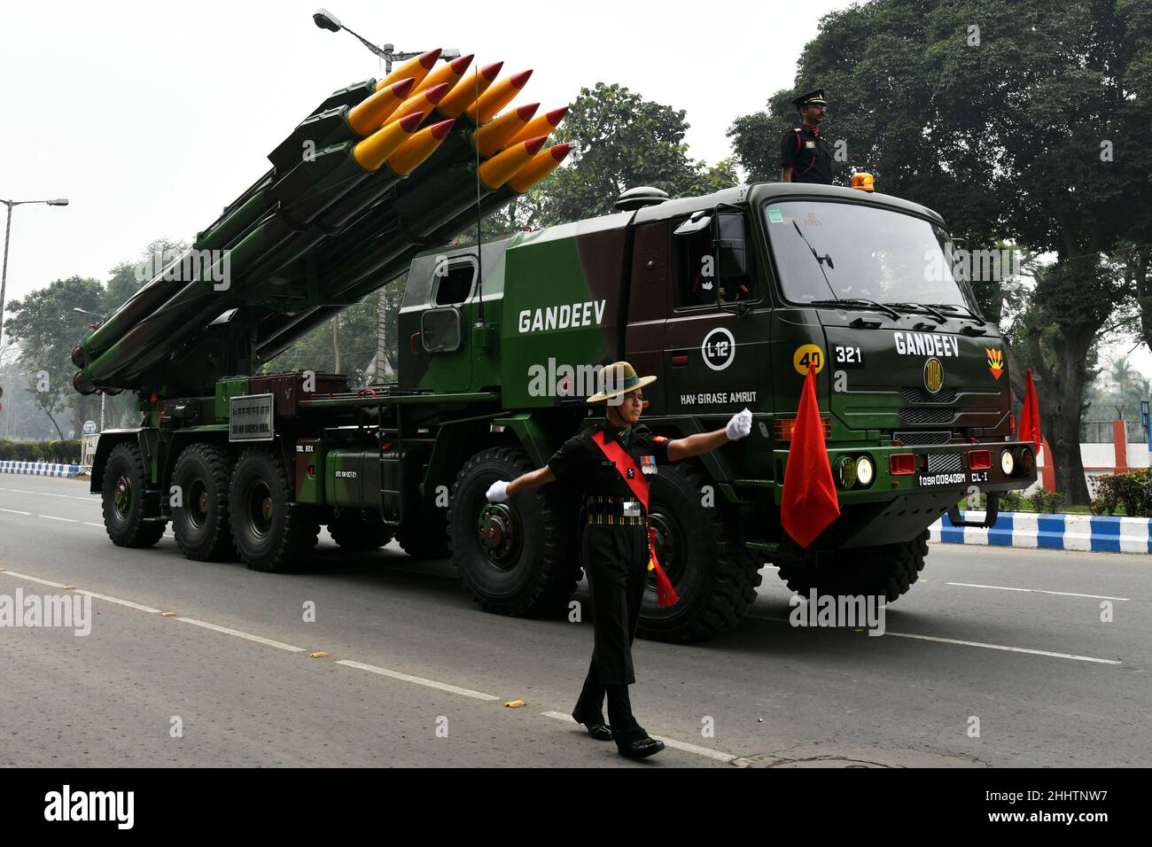 24 gennaio 2022, kolkata, Bengala Occidentale, India: Un veicolo lanciatore dell'esercito indiano con missili prendono parte alla prova di vestito completo per la prossima sfilata del Republic Day a Kolkata, India (Credit Image: © Sudipta Pan/Pacific Press via ZUMA Press Wire) Foto Stock