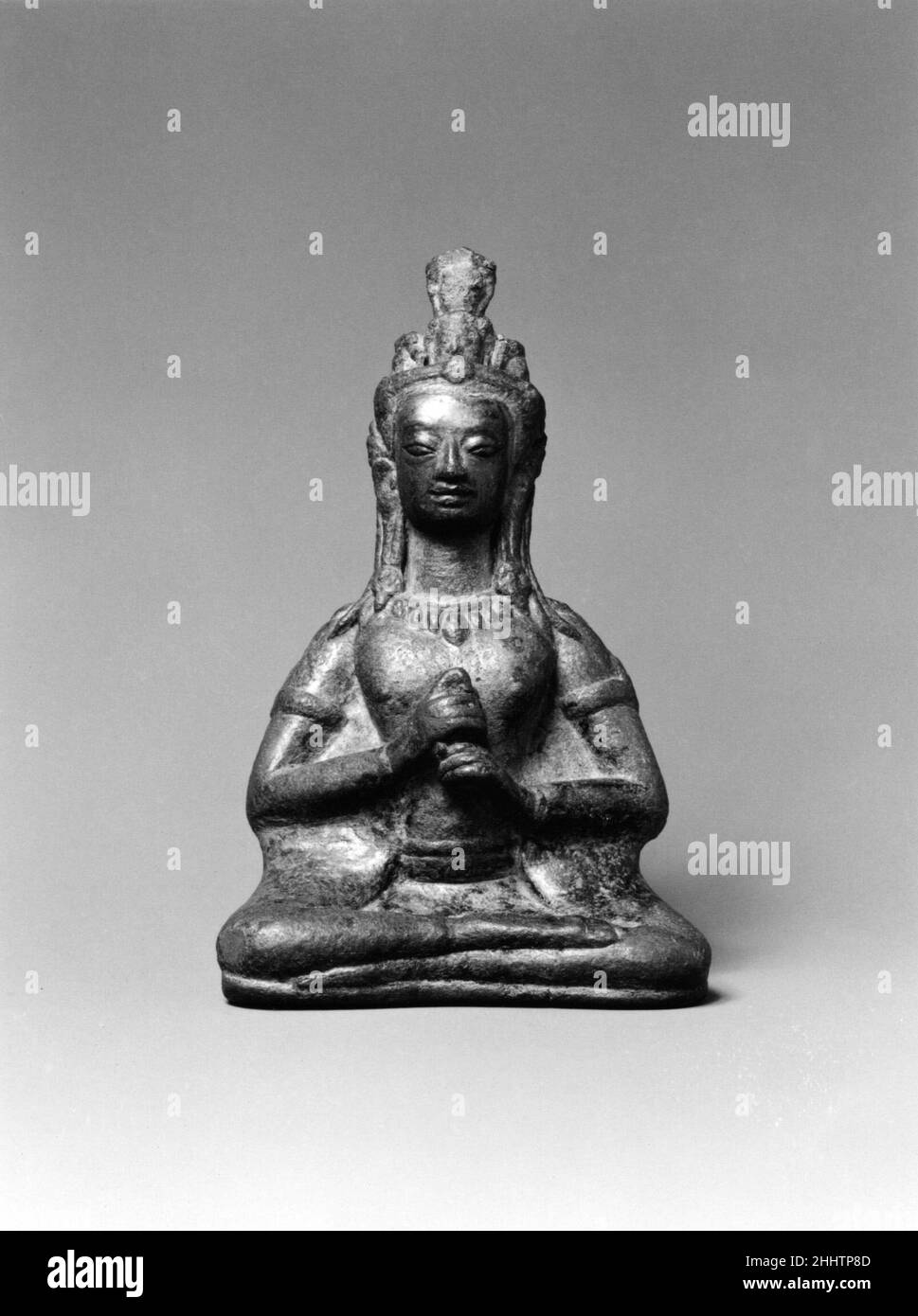 Prajnaparamita seduto (?), la Dea della Sapienza trascendente ca. Seconda metà della 12th-prima metà del 13th secolo Thailandia. Prajnaparamita seduto (?), la Dea della saggezza trascendente. Thailandia. Circa la seconda metà del 12th-prima metà del 13th secolo. Bronzo. Scultura Foto Stock
