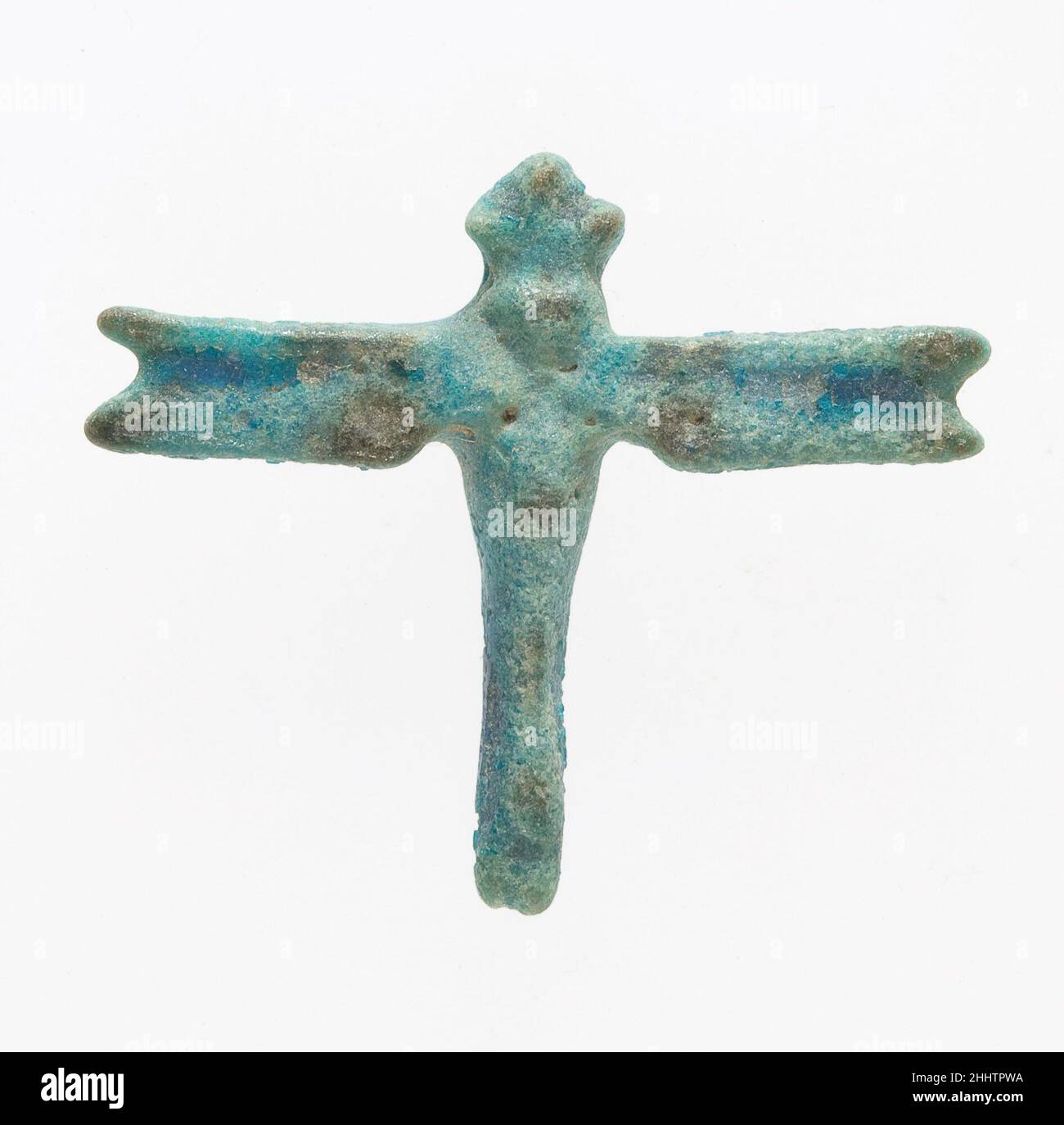 Dragonfly amulet ca. 1981–1640 a.C. Regno di mezzo. Dragonfly amulet. Ca. 1981–1640 A.C. Faience, vernice. Medio Regno. Dall'Egitto, regione di Membhite, Nord di Lisht, cimitero, detriti, Scavi MMA, 1915–16. Dynasty 12–13 Foto Stock