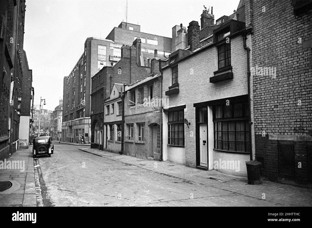 Vista lungo Shepherd Street a Mayfair, nel centro di Londra.Circa 1948. Foto Stock