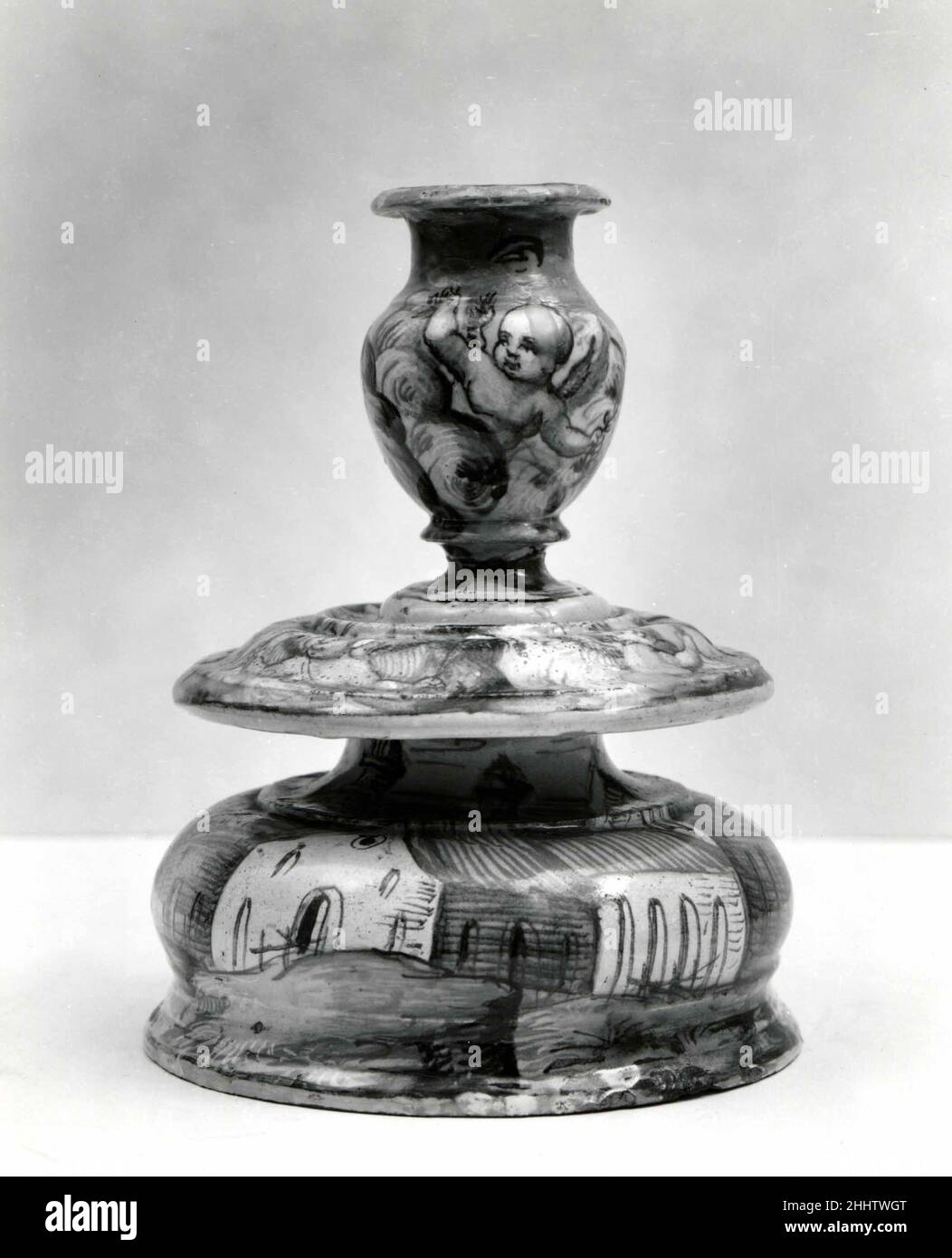 Candlestick (candeliere) ca. 1560–80 Italiano, probabilmente Urbino. Candlestick (candeliere). Italiano, probabilmente Urbino. Ca. 1560–80. Maiolica (terracotta stagnata). Ceramica-ceramica Foto Stock