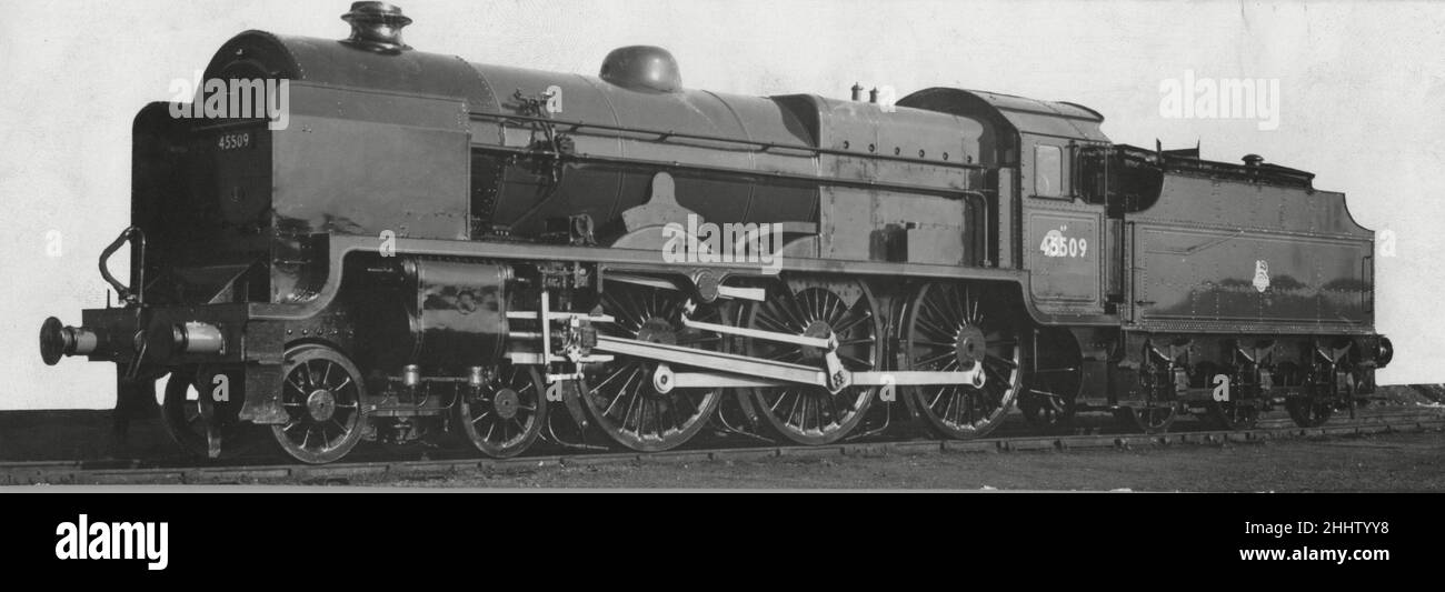 La locomotiva della classe Patriot, che sarà chiamata 'The Derbyshire Yeomanry' da Sir Ian Walker, colonnello del reggimento in una cerimonia alla stazione Derby Midland domani pomeriggio alle ore 2,45pm. La locomotiva fu costruita a Crewe nel 1932 ed era originariamente numerata 6005. Nel settembre 1949 le è stato assegnato il numero 45509. Pesa 123 tonnellate e 9 cwts in pieno funzionamento e fino ad oggi ha coperto 881.503 miglia. 15th novembre 1951 Foto Stock