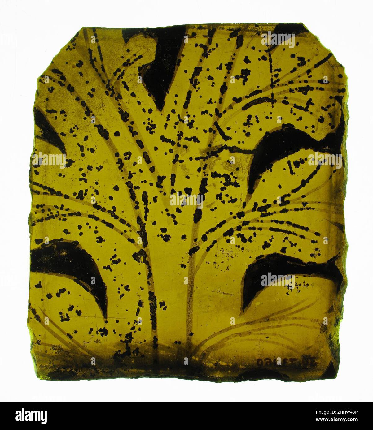 Frammento di vetro 14th secolo o più tardi europeo. Frammento di vetro. Europeo. 14th o più tardi. Pentola in vetro metallico. Vetrate Foto Stock