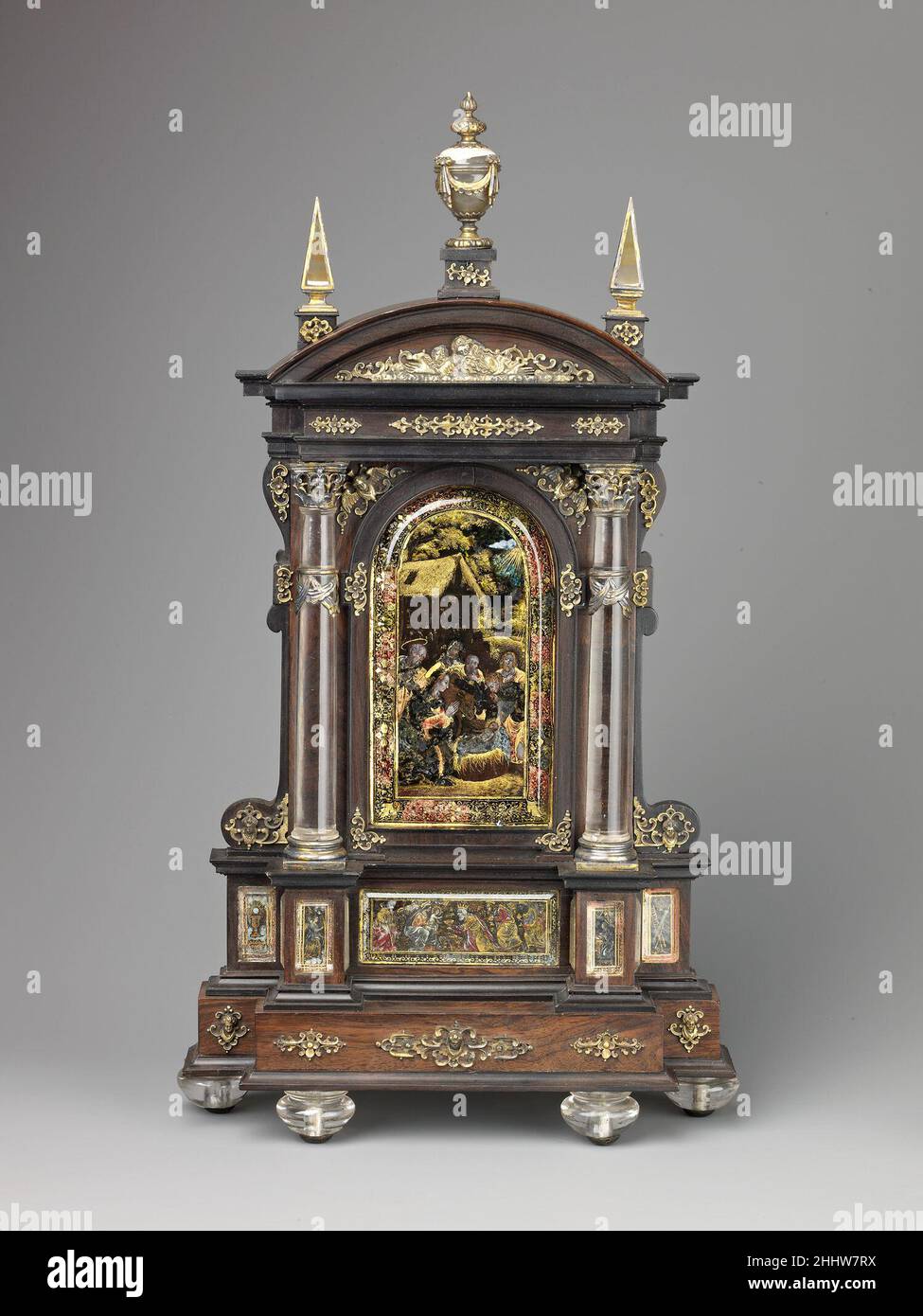Altare della Casa del Tabernacolo con l'Adorazione dei Pastori, l'Adorazione dei Magi e l'Annunciazione, seconda metà del 16th secolo (pannelli); ca. 1865–90 (cornice) Reinhold Vasters Tedesco questo altare tabernacolo contiene pannelli di vetro dipinti a ritroso raffiguranti l'Adorazione dei Pastori, l'Adorazione dei Magi e l'Annunciazione, che probabilmente furono dipinti in Lombardia nella seconda metà del XVI secolo. La struttura in legno, tuttavia, fu realizzata nel XIX secolo, probabilmente da Reinhold Vasters (1827-1909) o da qualcuno nella sua officina. Vasters era un si tedesco altamente qualificato Foto Stock