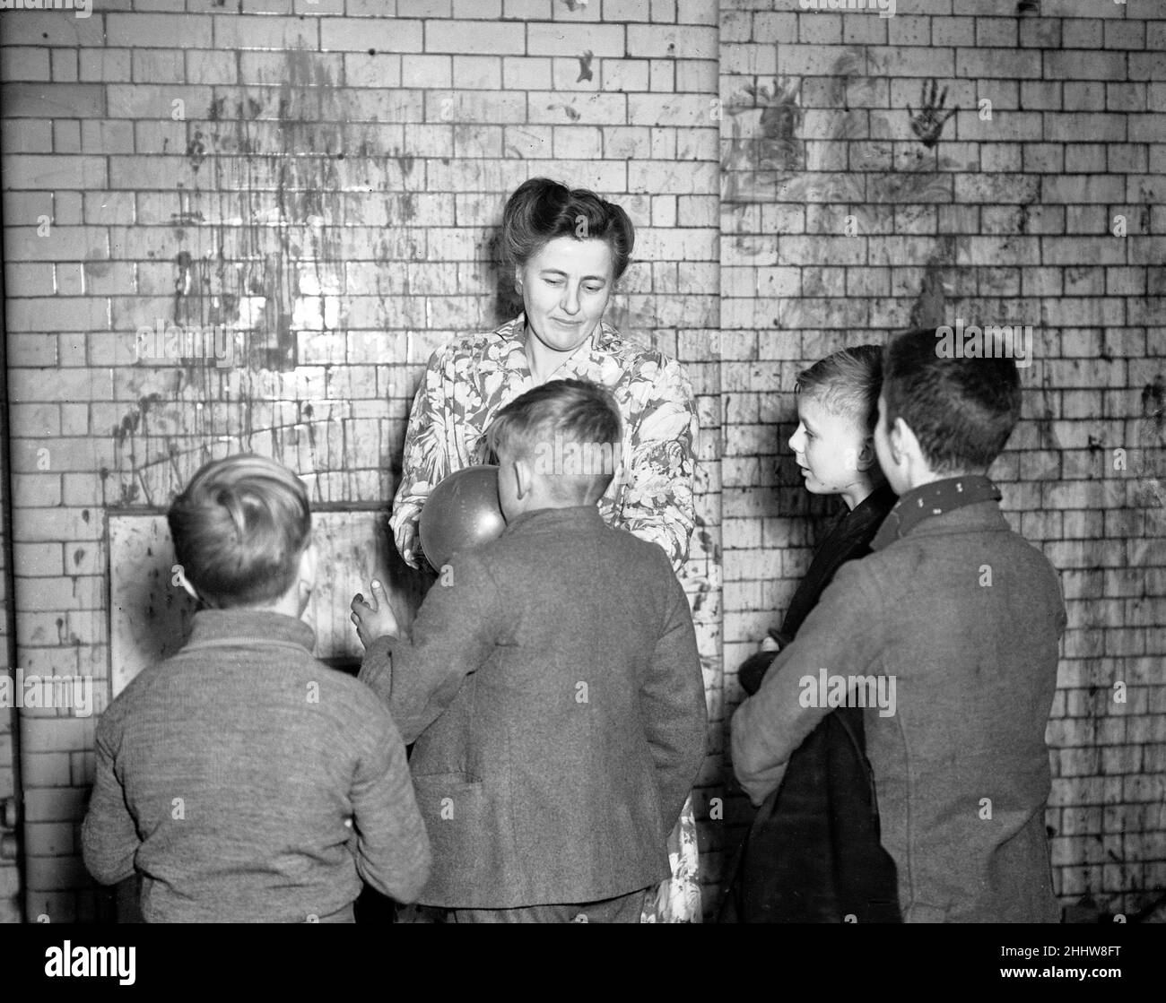 Ragazzi malati presso l'Istituto per il trattamento scientifico della delinquenza, Bourdon Street Mayfair 27th novembre 1947 Foto Stock