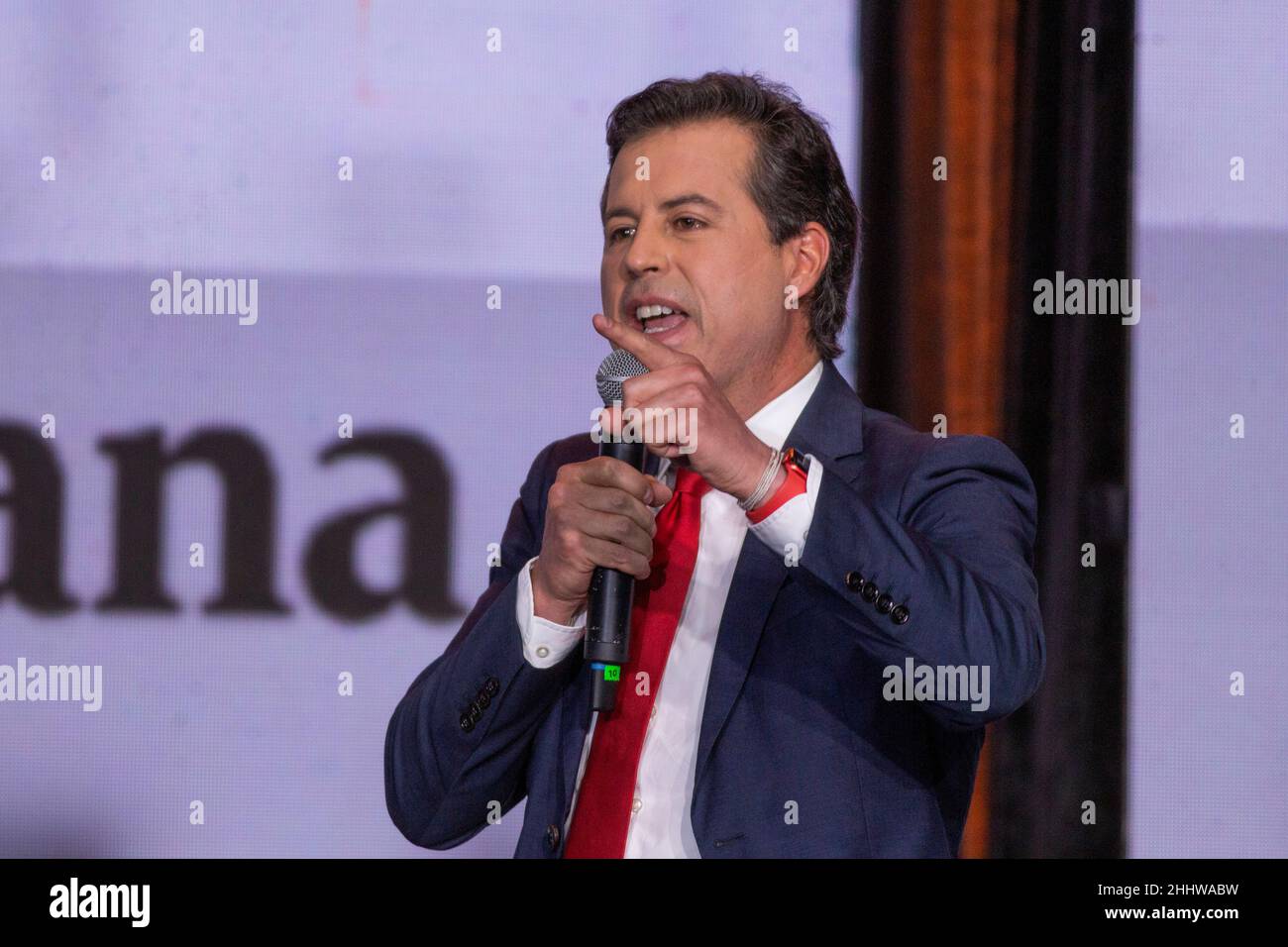 Bogota, Colombia. 25th Jan 2022. Il candidato del partito politico Nuevo Liberalismo, Juan Manuel Galan al dibattito tra le speranze presidenziali a Bogotà, Colombia, il 25 gennaio 2021. (Credit Image: © Daniel Garzon Herazo/ZUMA Press Wire) Foto Stock