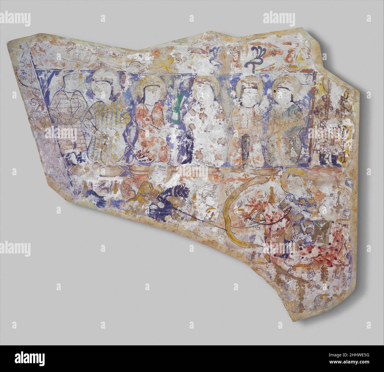 Frammento di Wall Painting with a Scene of Two Horsemen Slaying a Serpent inizio 20th secolo questo lavoro, una volta ritenuto un raro esempio di pre-Mongol pittura, è stato recentemente dimostrato di essere stato fatto con pigmenti contenenti componenti moderni. Sorprendentemente, il falsario sembra aver lavorato su un frammento di arco e ha scelto immagini evocative di storie nello Shahnama (Libro dei Re), tra cui cavalieri che uccidevano un serpente. Non si conoscono pitture in miniatura paragonabili da contesti archeologici o da edifici esistenti. L'analisi elementare mediante spettroscopia a fluorescenza a raggi X (XRF) ha rilevato il seguente pigm moderno Foto Stock Frammento di Wall Painting with a Scene of Two Horsemen Slaying a Serpent inizio 20th secolo questo lavoro, una volta ritenuto un raro esempio di pre-Mongol pittura, è stato recentemente dimostrato di essere stato fatto con pigmenti contenenti componenti moderni. Sorprendentemente, il falsario sembra aver lavorato su un frammento di arco e ha scelto immagini evocative di storie nello Shahnama (Libro dei Re), tra cui cavalieri che uccidevano un serpente. Non si conoscono pitture in miniatura paragonabili da contesti archeologici o da edifici esistenti. L'analisi elementare mediante spettroscopia a fluorescenza a raggi X (XRF) ha rilevato il seguente pigm moderno Foto Stock