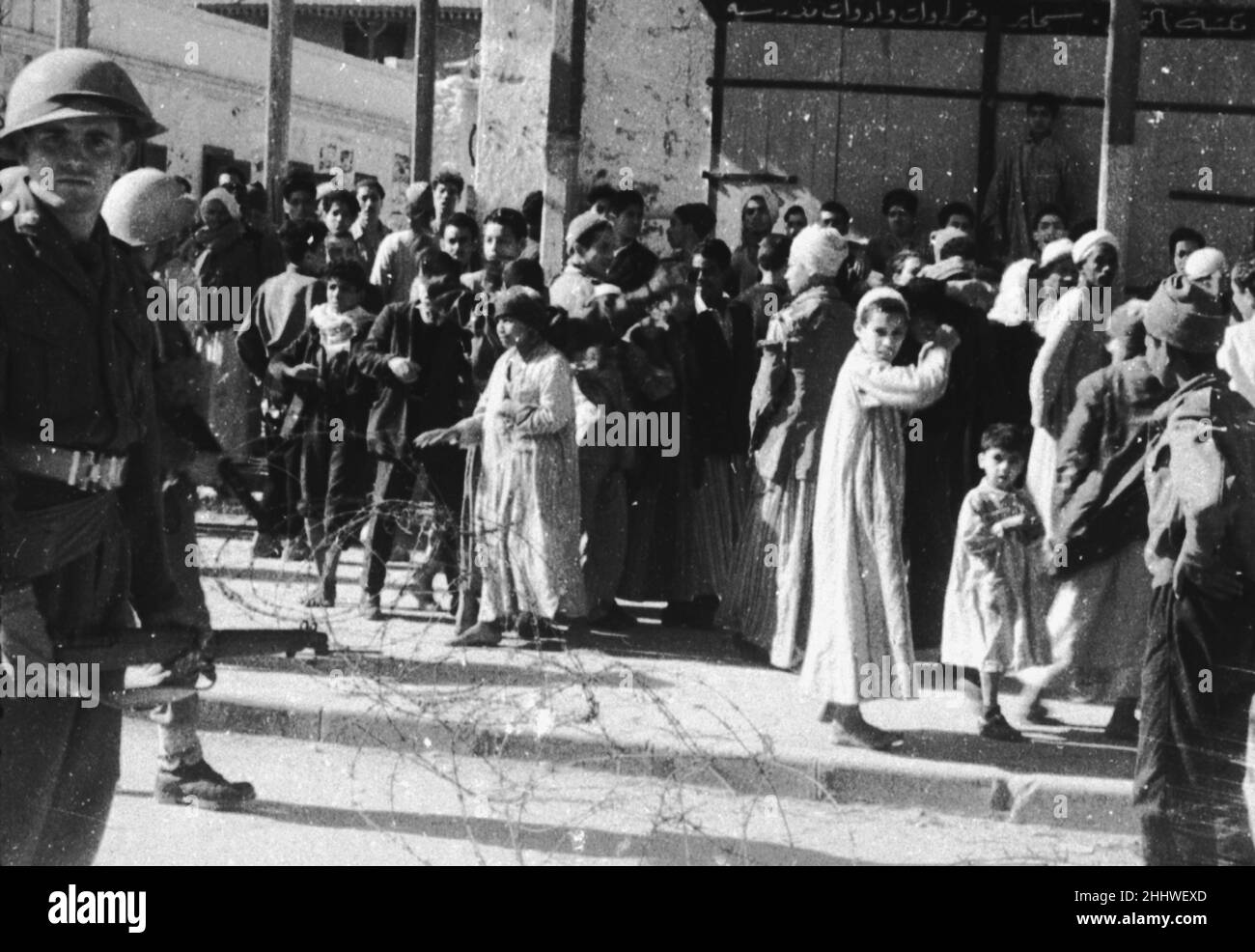 Dopo le rivolte degli Ismaalia del 27th gennaio 1952. I disordini di Ismaalia hanno rappresentato un grande scontro tra le forze britanniche e la polizia ausiliaria egiziana a Ismailia, in Egitto. Ismailia si trova sul lago Tysah lungo la costa del canale, a metà strada tra Port Said e Suez. Il Governatorato di Ismailia è la capitale della regione del canale, dove ha sede l'autorità del canale di Suez. Foto Stock