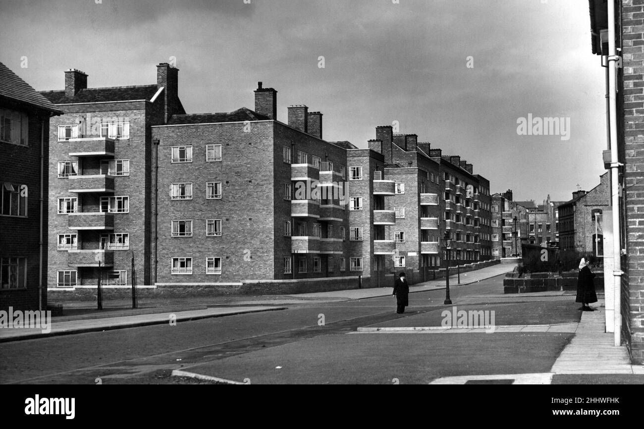Nuovi appartamenti in Kent Street, Liverpool, a due miglia dal centro di Liverpool. 23rd giugno 1954. Foto Stock