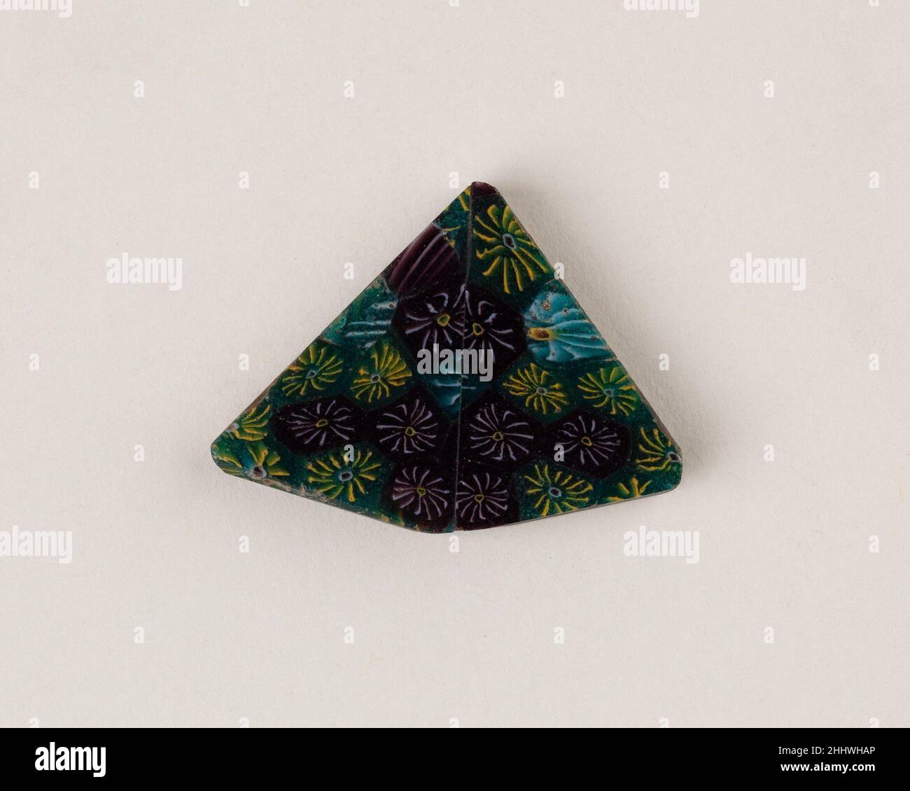 Frammento di inserto, millefiori 100 BC–100 ad periodo tolemaico–romano. Frammento di inserto, millefiori 571957 Foto Stock