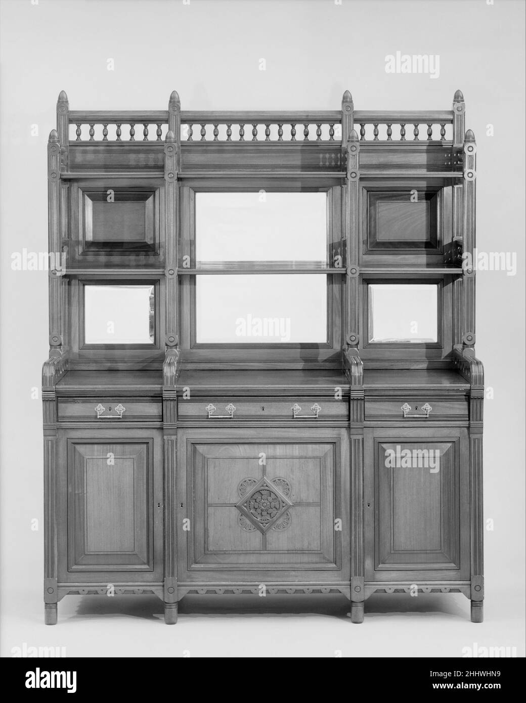 Tavola Sideboard 1877–80 americana. Tavola laterale. Americano. 1877–80. Mogano. Prodotto a New York, New York, Stati Uniti Foto Stock