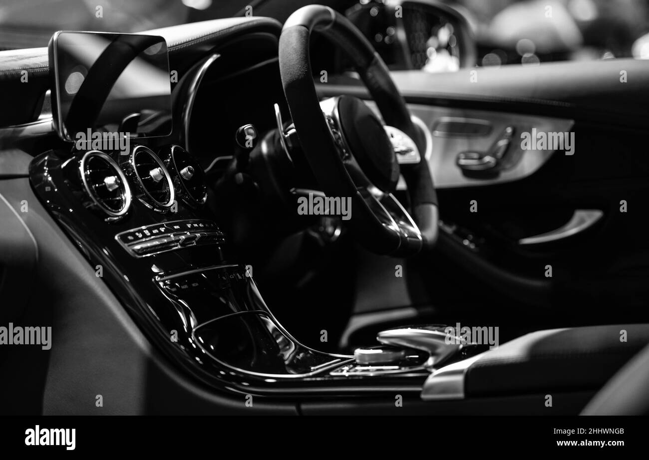 Primo piano impianto di ventilazione e aria condizionata - dettagli e controlli di auto moderna Foto Stock