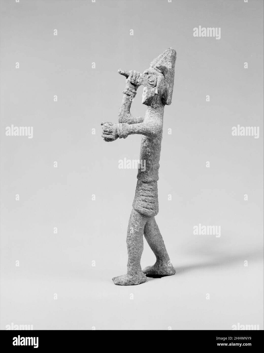 Il dio o guerriero del tempo che batte con la bretella corned ca. 14th–13th secolo a.C. Cananite. Il dio o il guerriero del tempo che batte con la bretella con corna 327319 Foto Stock