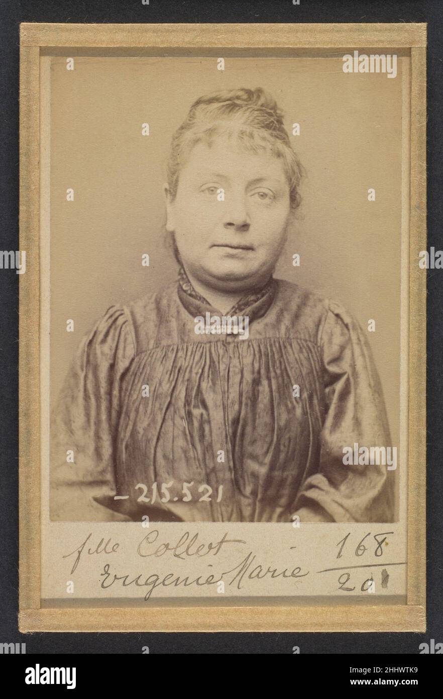 Collot. Marie, Eugénie. 36 ans, né à Paris XLe. Tapissier. Anarchiste. 11/3/94 1894 Alphonse Bertillon nato in un'illustre famiglia di scienziati e statistici, Bertillon iniziò la sua carriera come impiegato nell'Ufficio di identificazione della Prefettura di Parigi di polizia nel 1879. Incaricato di mantenere un registro affidabile dei trasgressori da parte della polizia, ha sviluppato il primo moderno sistema di identificazione penale. Il sistema, che divenne noto come Bertillonage, aveva tre componenti: Misurazione antropometrica, descrizione verbale precisa delle caratteristiche fisiche del prigioniero e fotogra standardizzata Foto Stock