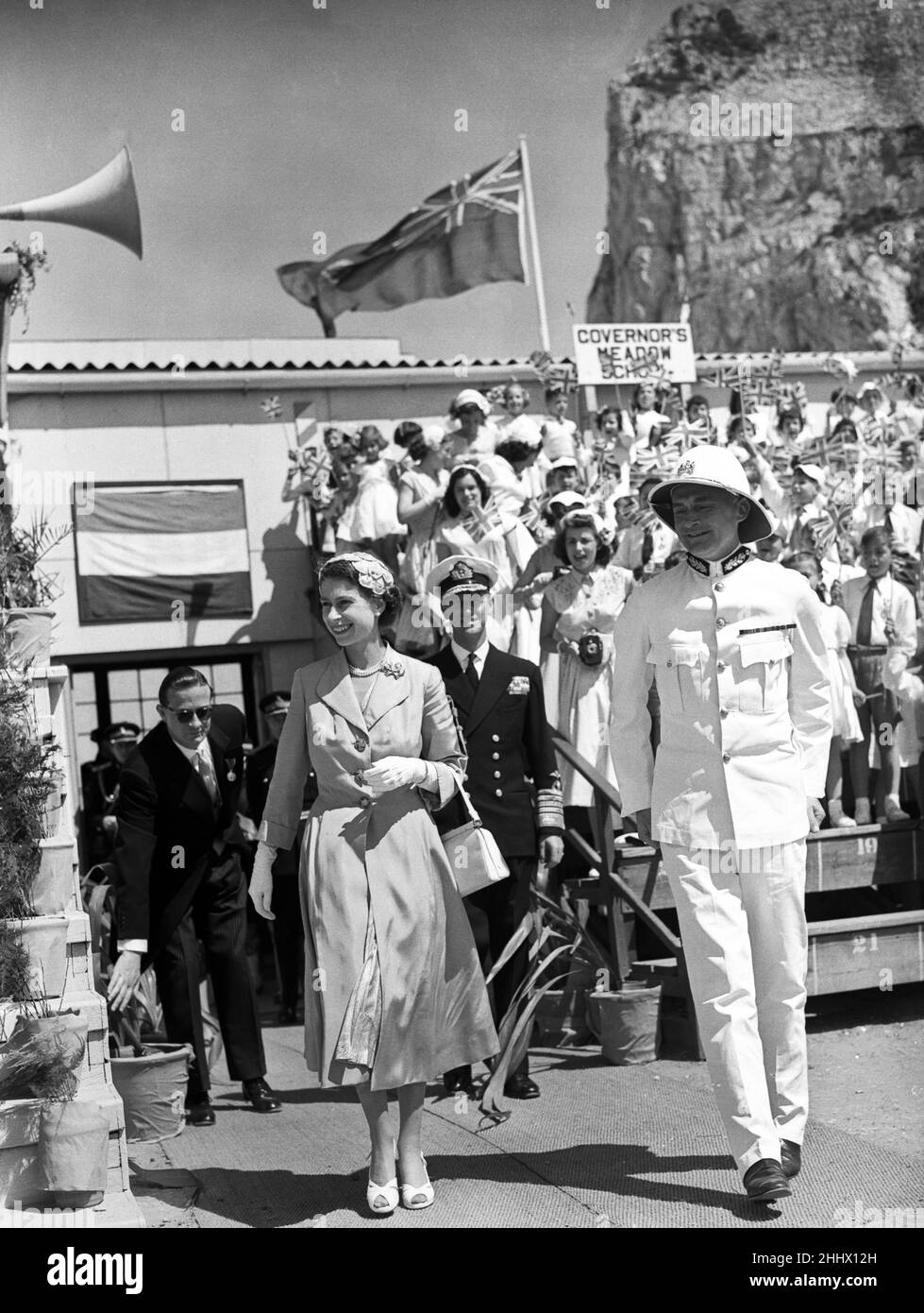 La Regina Elisabetta II e il Duca di Edimburgo in visita a Gibilterra, questo è stato il loro ultimo porto d'appello di questo tour reale. 12th maggio 1954. Foto Stock