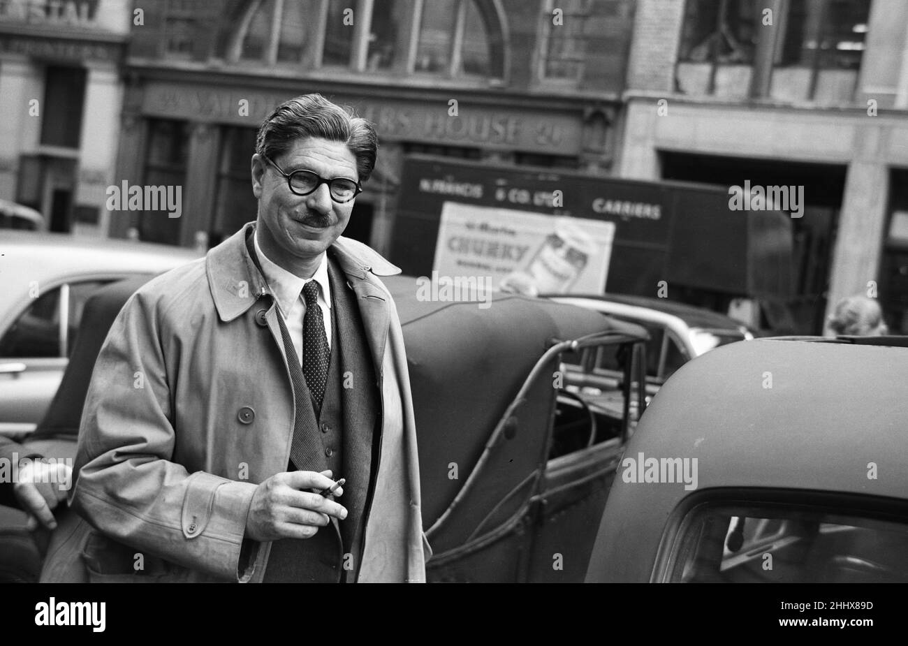 Il dottor Duncan Whittaker, psichiatra che è testimone del processo di omicidio di Ruth Ellis. 20th giugno 1955. Foto Stock