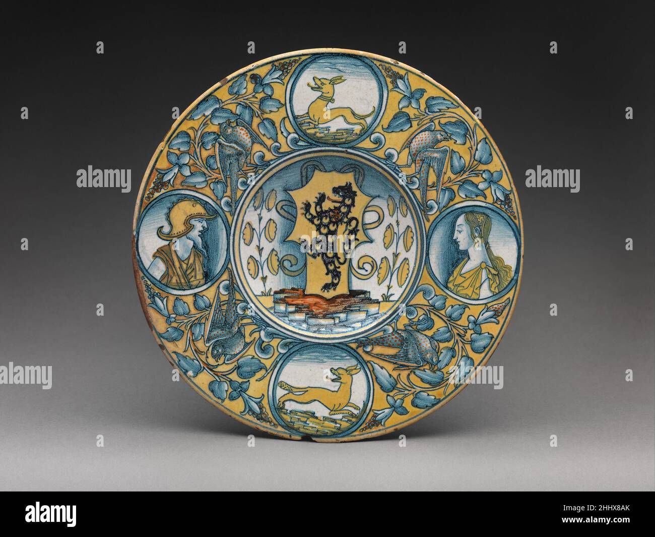 Piatto con braccia della famiglia Tosinghi ca. 1500–1510 forse di un artista sconosciuto addestrato da Deruta. Piatto con braccia della famiglia Tosinghi 198703 Foto Stock