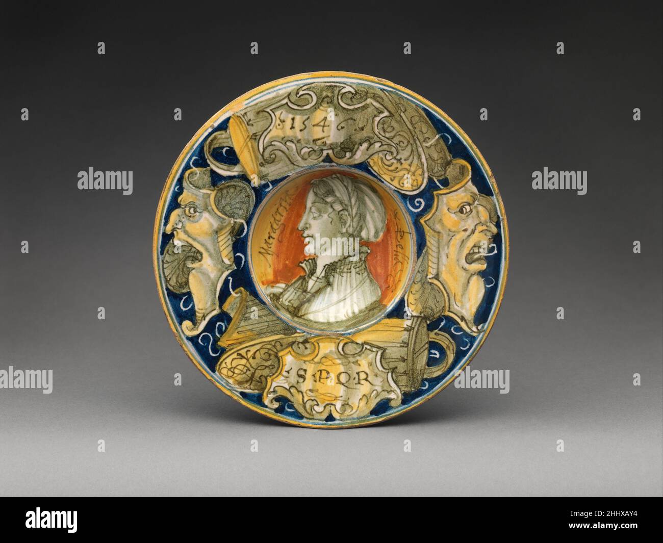 Ampia ciotola con bella Margarita 1546 probabilmente italiana, Castel durante. Ciotola con ampio rizetto e splendida Margarita 197208 Foto Stock