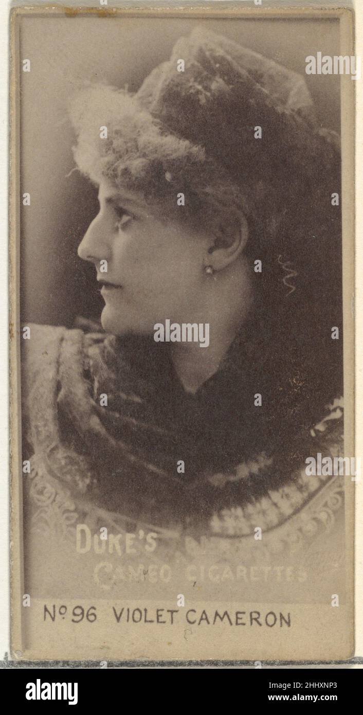 Carta numero 96, Violet Cameron, della serie Actors and Attres (N145-4) emessa da Duke Sons & Co. Per promuovere le sigarette Cameo 1880s emesse da W. Duke, Sons & Co. Carte commerciali del set 'Actors and Attres' (N145-4), Pubblicato nel 1880s da W. Duke Sons & Co. Per promuovere sigarette Cameo. Ci sono otto sottogruppi della serie N145. Vari sottogruppi sport diversi carte disegni e anche promuovere diverse marche di tabacco rappresentate da W. Duke Sons & Company. Questa scheda è del quarto sottoinsieme, N145-4. Si noti che i nomi degli attori sono scritti in modo diverso sulle carte in tutto il set e non sono depe Foto Stock