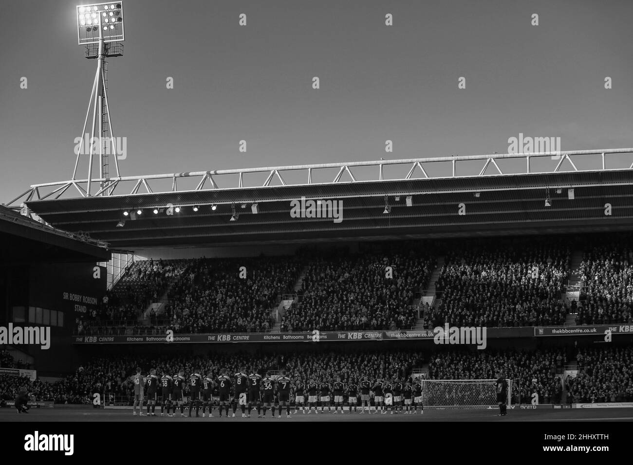 Un minuto di applausi si tiene prima del calcio d'inizio, in quanto tutti i membri del club rendono omaggio a sostenitori, ex giocatori e personale che purtroppo sono scomparsi nel 2021 - Ipswich Town contro Accrington Stanley, Sky Bet League One, Portman Road, Ipswich, Regno Unito - 22nd gennaio 2022 solo per uso editoriale - si applicano le restrizioni DataCo Foto Stock