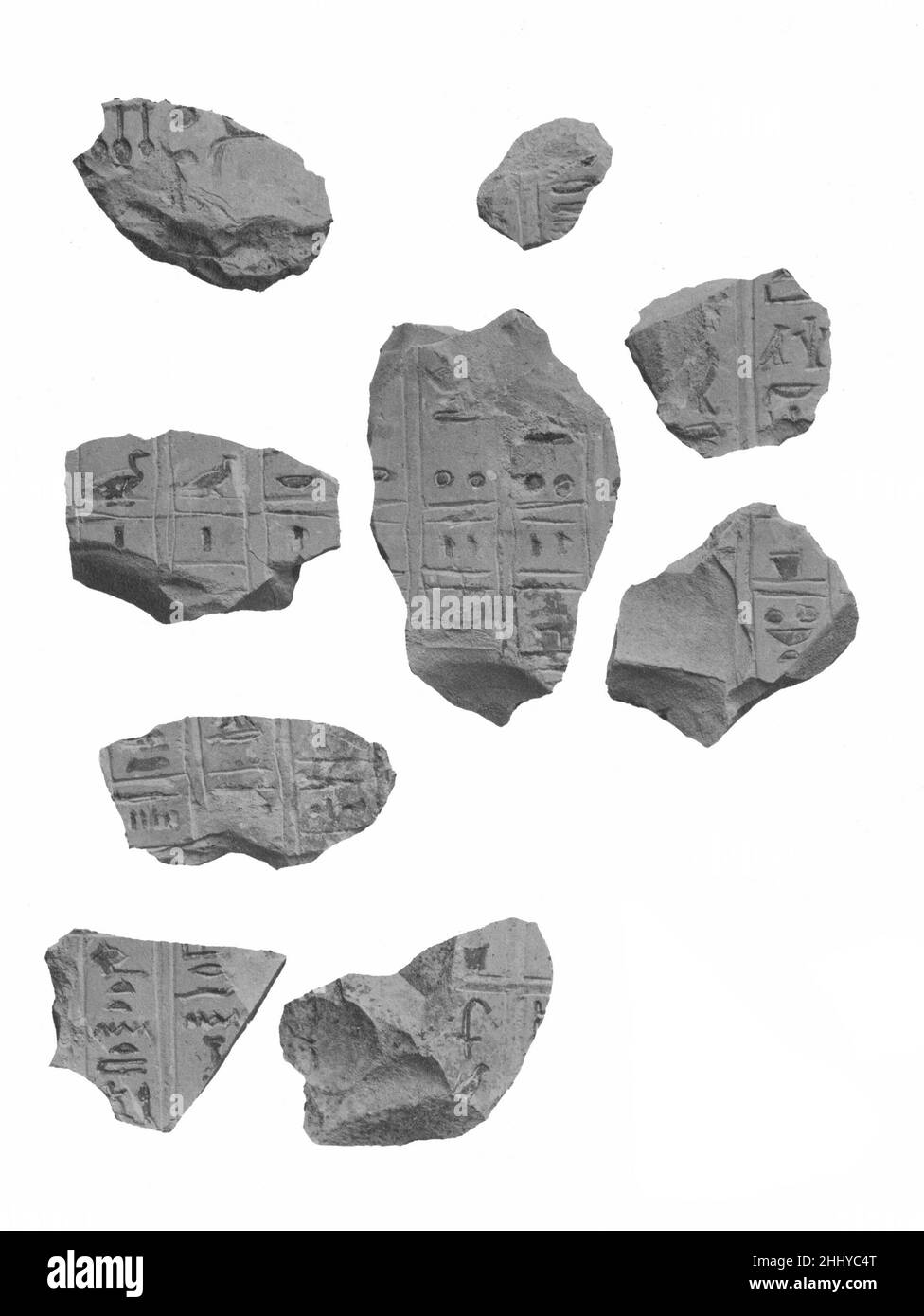 Elenco di offerte frammentarie con menzione di unguenti e incenso; carne, pane, vino; e birra, polli e dessert. Il nome della regina è in basso a sinistra. CA. 2051–2030 a.C. Regno di mezzo questi nove frammenti di rilievo provengono dalla tomba di Neferu, regina di Nebhepetra Mentuhotep II, a Deir el-Bahri. Essi rappresentano ciò che rimane del manu offerta della regina, una griglia che descrive in dettaglio cibo, bevande, e rituali elementi necessari per l'eterna sopravvivenza del Neferu.per ulteriori informazioni sulla decorazione della tomba di Neferu, vedere 31,3.1b-s e 26,3.353*.. Elenco di offerte frammentarie con menzione di unguenti e incenso; carne Foto Stock