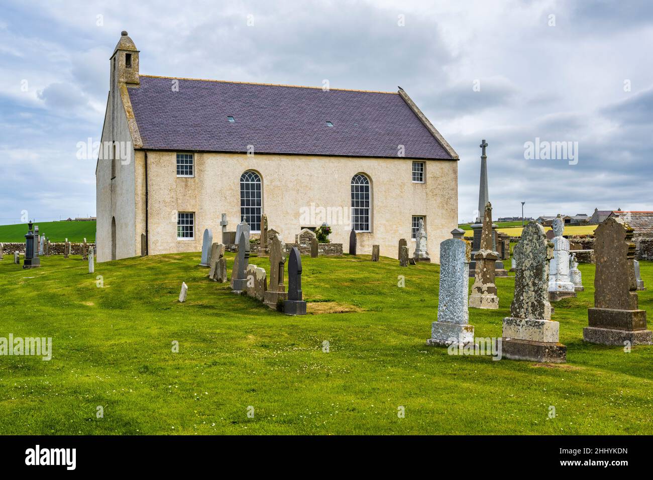 Restaurata la St Peter’s Kirk, accanto alla Baia di Skaill, vicino a Sandwick, sulla Mainland Orkney in Scozia Foto Stock