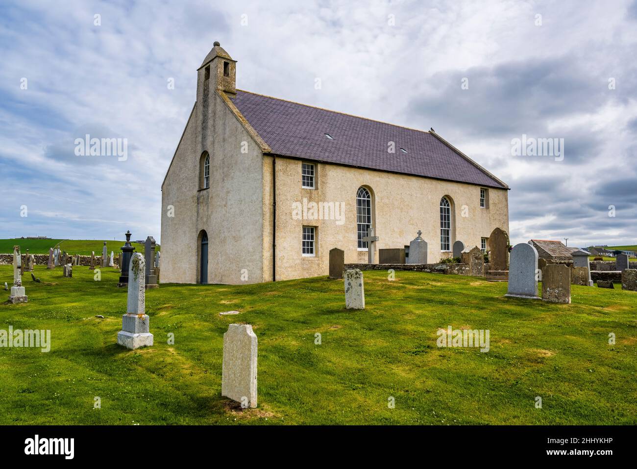 Restaurata la St Peter’s Kirk, accanto alla Baia di Skaill, vicino a Sandwick, sulla Mainland Orkney in Scozia Foto Stock