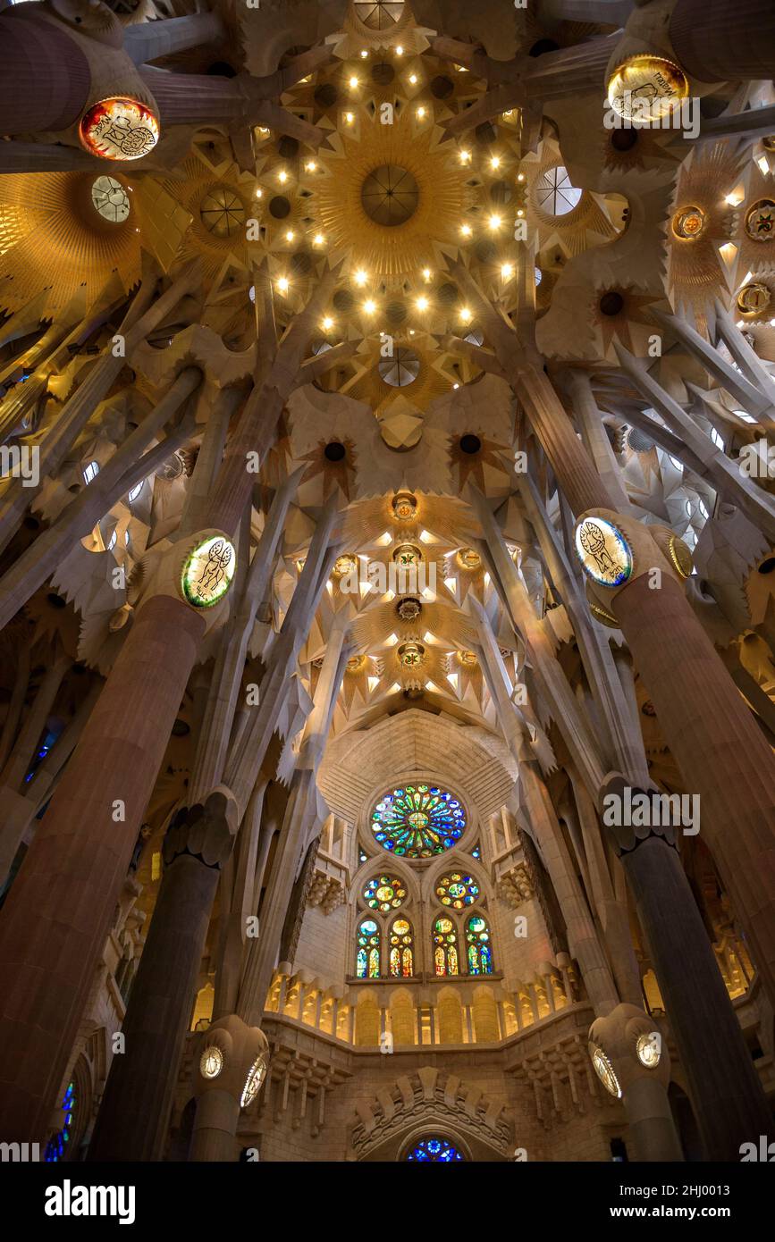 Passaggio della Basilica della Sagrada Familia (Barcellona, Catalogna, Spagna) ESP: Crucero de la Basílica de la Sagrada Familia (Barcellona, Cataluña, España) Foto Stock