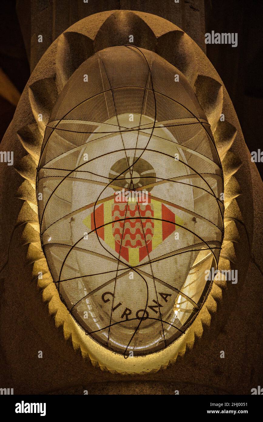 Particolare dell'illuminazione delle colonne nodi all'interno della Sagrada Familia (Barcellona, Catalogna, Spagna) ESP: Iluminación del templo de la S. Familia Foto Stock
