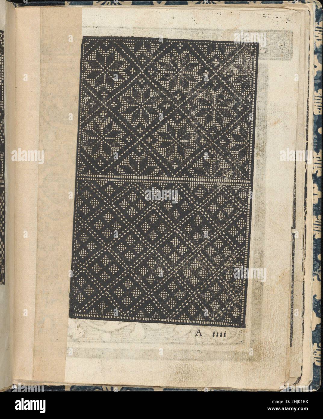 Articolo di recami, pagina 6 (recto) 1530 Giovanni Antonio Tagliente italiano scritto da Giovanni Antonio Tagliente, italiano, Venezia ca. 1465-1527 Venezia, edito da Giovanantonio e i fratelli da Sabbio Venezia. Dall'alto verso il basso, e da sinistra a destra:design composto da 2 registri orizzontali: Superiore decorato con fiocco di neve all'interno del modello di diamante, e inferiore decorato con diamanti all'interno del modello di diamanti. Pagina 6 (recto) 357722 Foto Stock