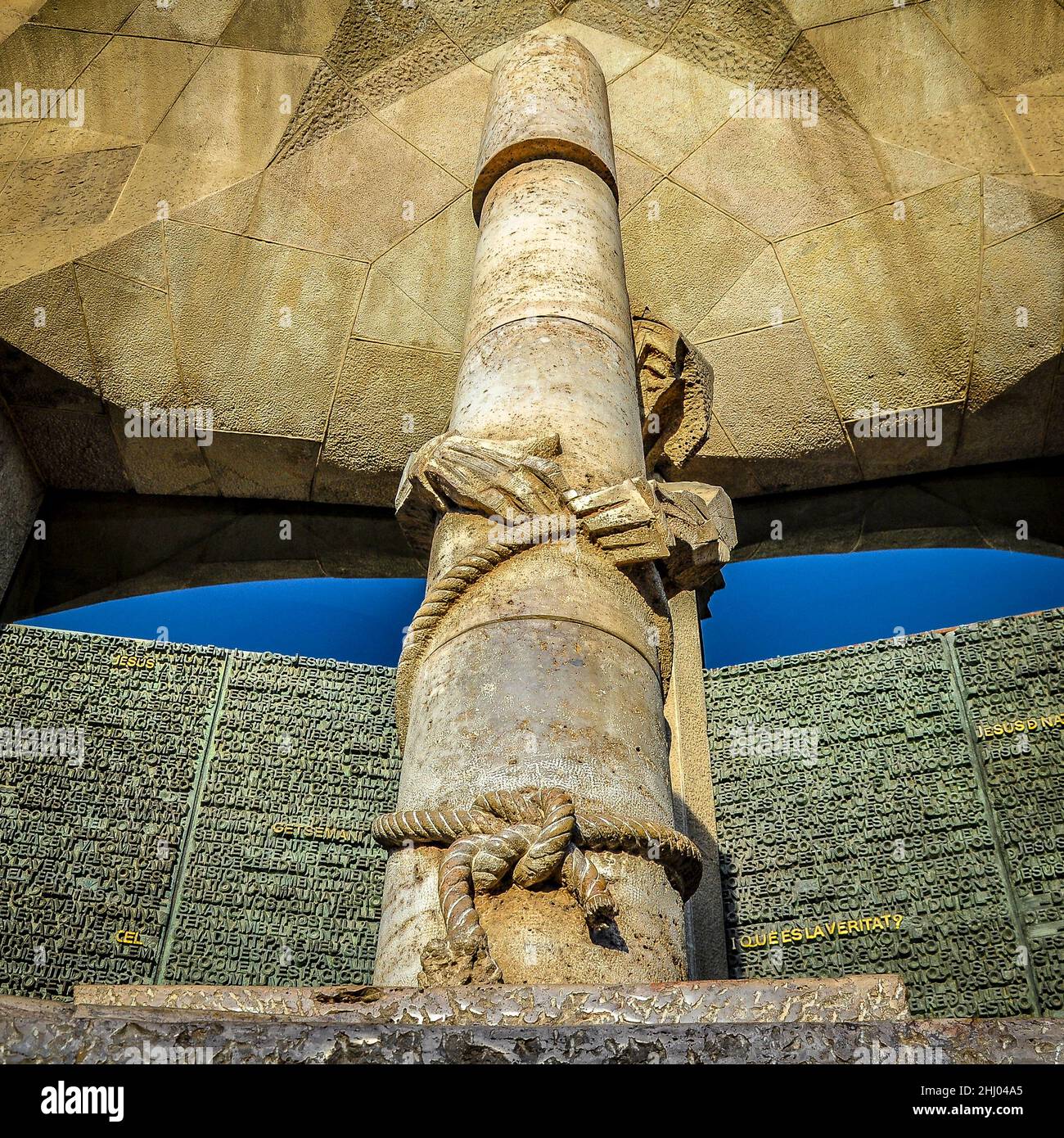 Sculture realizzate da Josep Maria Subirachs sulla facciata della Passione della Basilica della Sagrada Familia (Barcellona, Catalogna, Spagna) ESP: Fachada de la Pasión Foto Stock